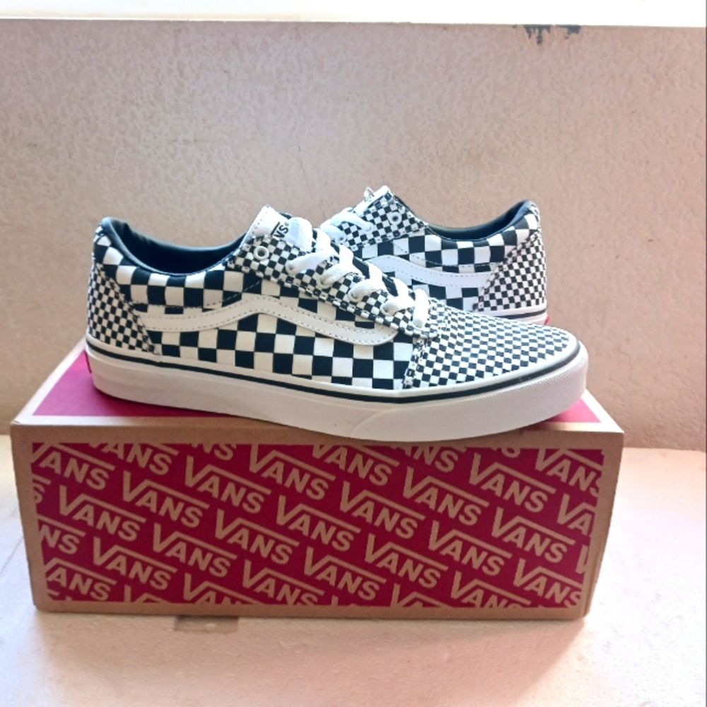 Vans - Picture 1 of 4